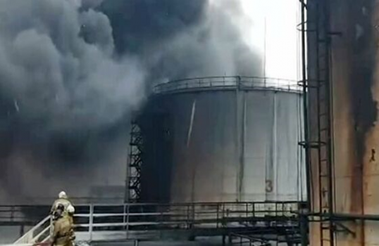 Украинские беспилотники взорвали нефтебазу в Донецке